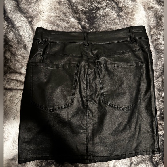 NWOT VERO MODA HIGH WAISTED SKIRT - Picture 2 of 3